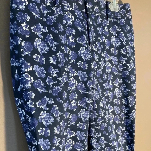 Club Monaco floral print blue front pockets - Picture 2 of 6